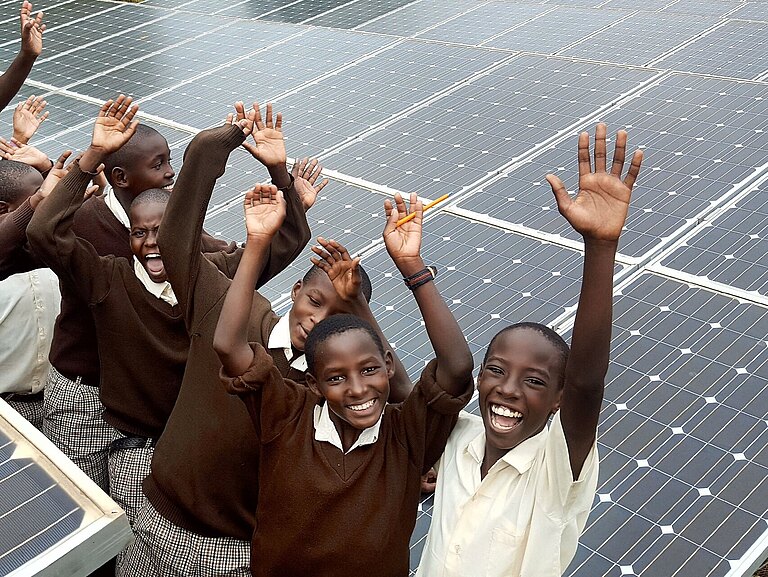 01_Kenia_Mombasa_Solaranlage_Foto_Katharina-Ebel_20190719_092235-2_web-min.jpg 